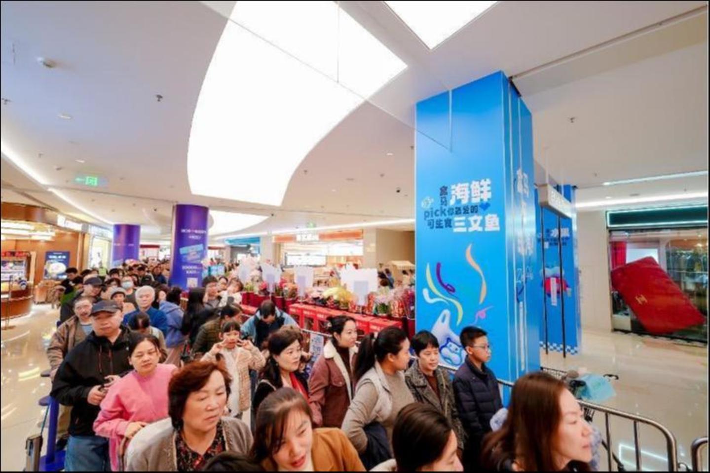 （图：12月22日，盒马珠海首店落地，港澳消费者热情尝鲜）