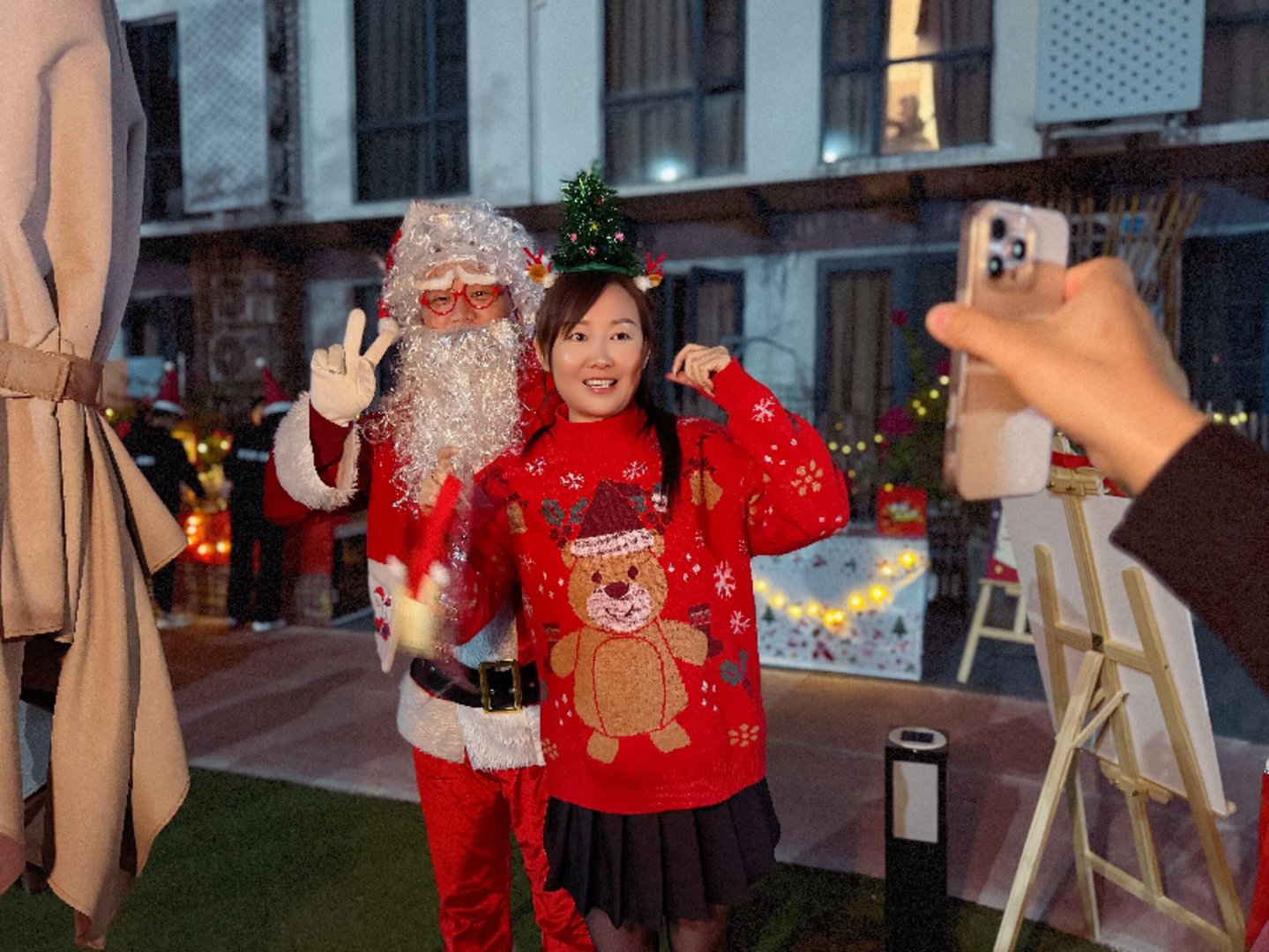 (住户乐乐参与魔方公寓游园会活动)