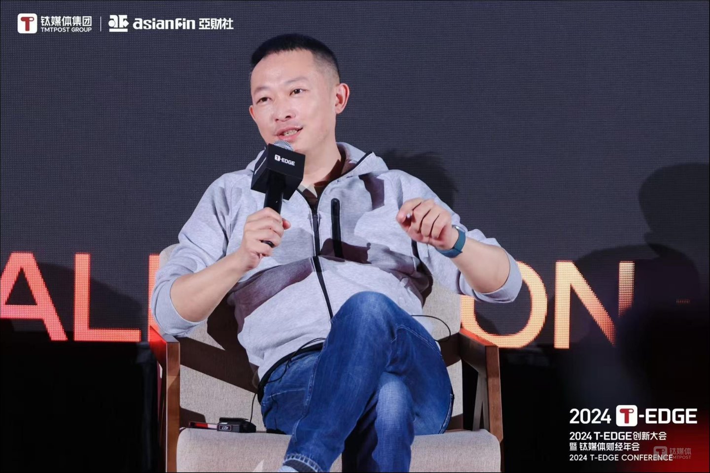 知乎创始人&CEO周源