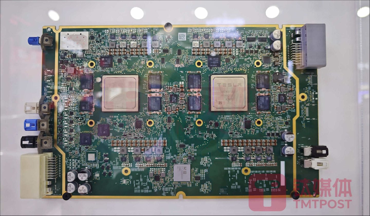 特斯拉AI芯片Dojo（图片来源：钛媒体AGI编辑林志佳拍摄）
