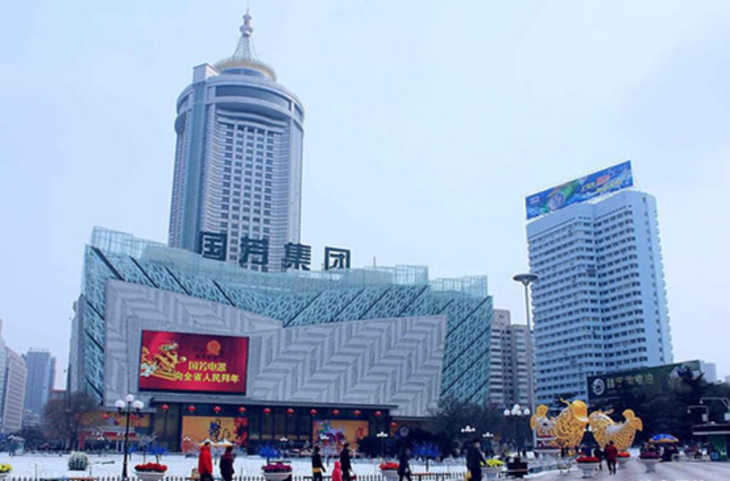 兰州市东方红广场旁国芳集团总部